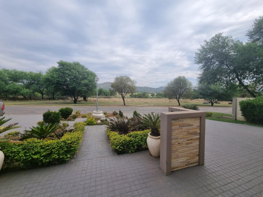 To Let 8 Bedroom Property for Rent in Xanadu North West